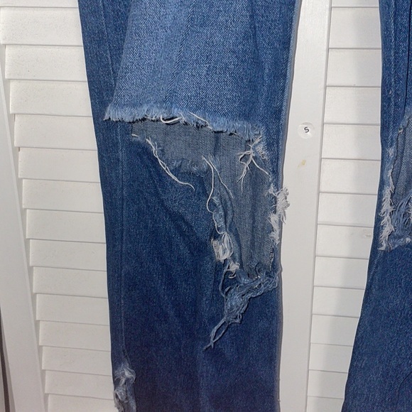 Boot cut denim jeans. Distressed. Size 00 - Picture 3 of 5